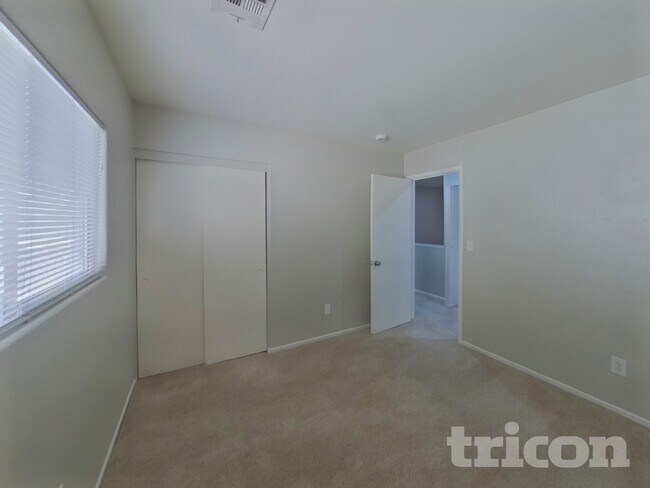 Building Photo - 1251 Golden Apple St