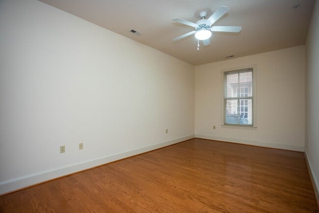 Building Photo - Leo's Path #1G