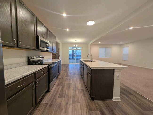 Building Photo - 8246 Woodstar Dr