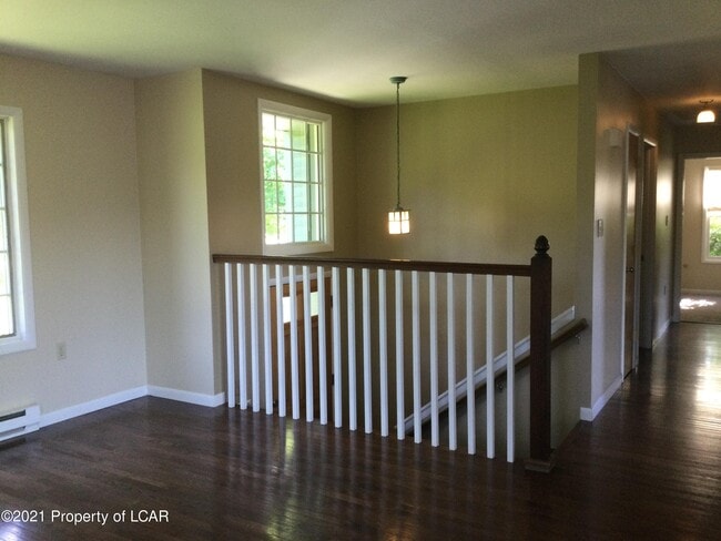 Building Photo - 457 Lake Louise Rd