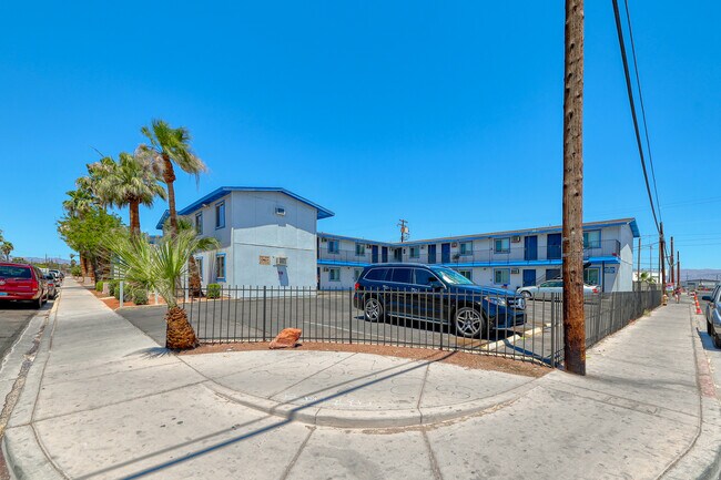 Primary Photo - 2437 Clifford Ave