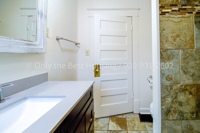 Building Photo - 846 Franklin St