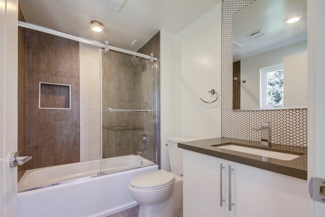 Building Photo - 6546 1/2 La Mirada Ave.-