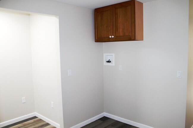 Building Photo - 57 S Mast St