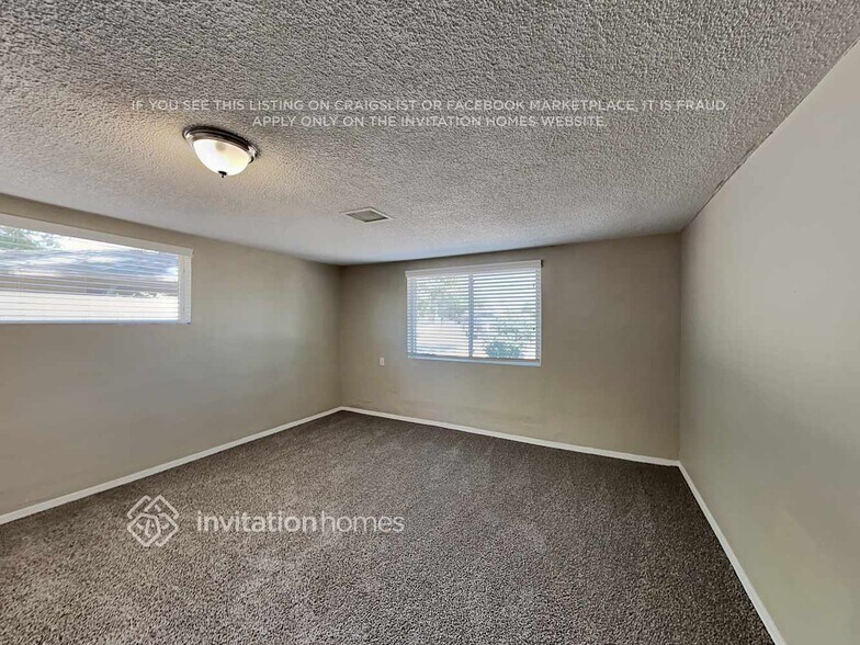 Building Photo - 661 N Sunland Dr