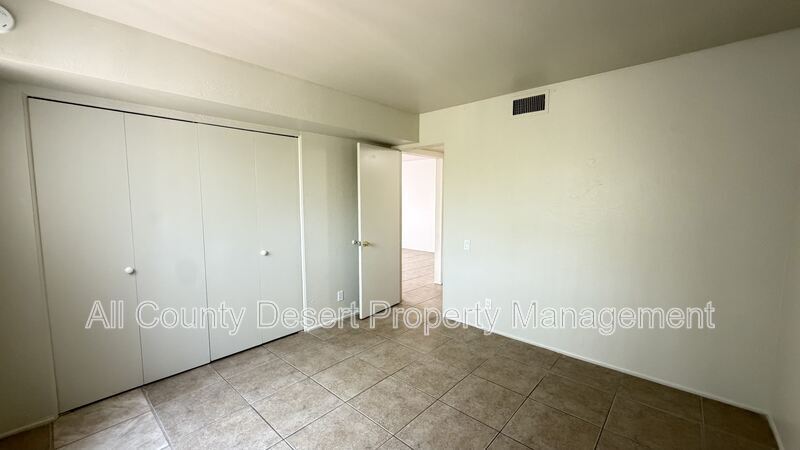 Building Photo - 550 El Cielo Rd