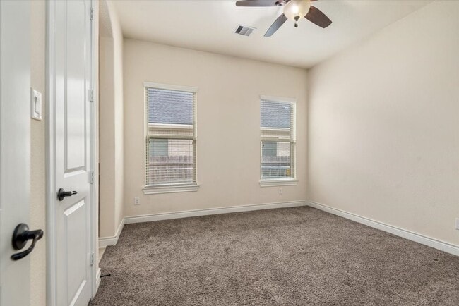 Building Photo - 23034 Creek Park Dr