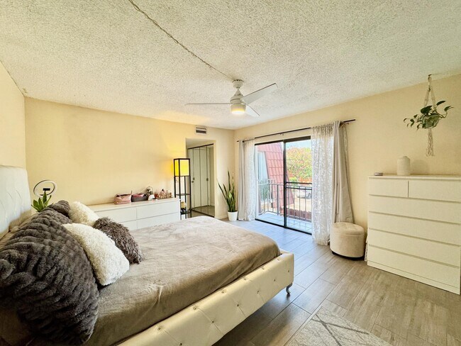 Building Photo - 1785 San Jose Dr