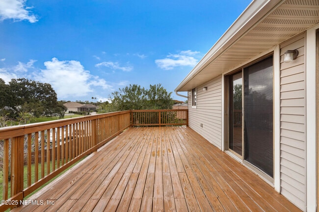 Building Photo - 17 Clinton Ct S