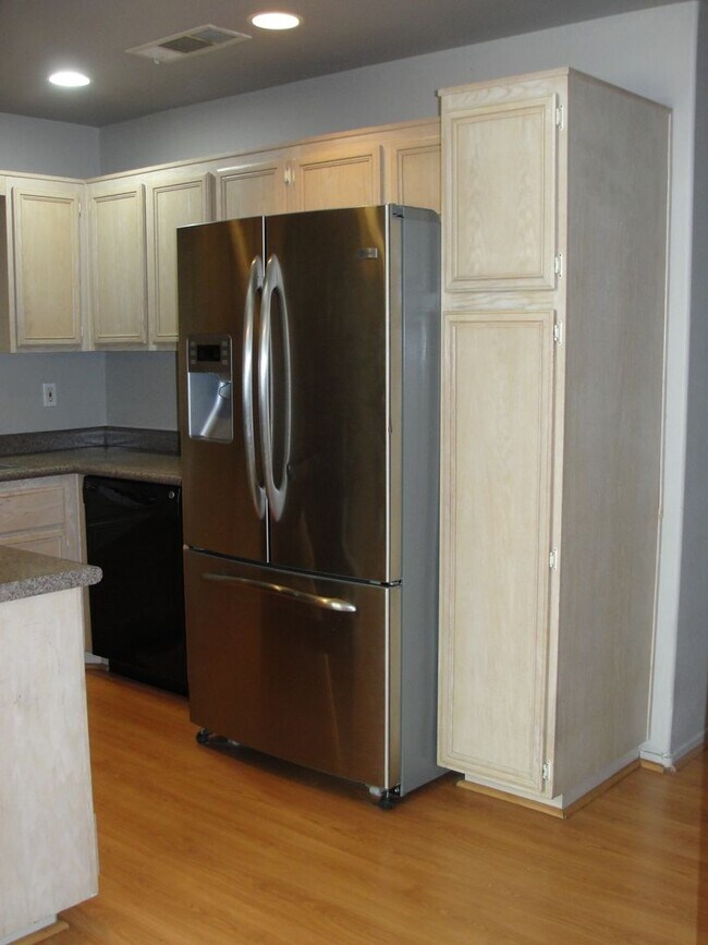Building Photo - 5258 Steinbrenner Ln