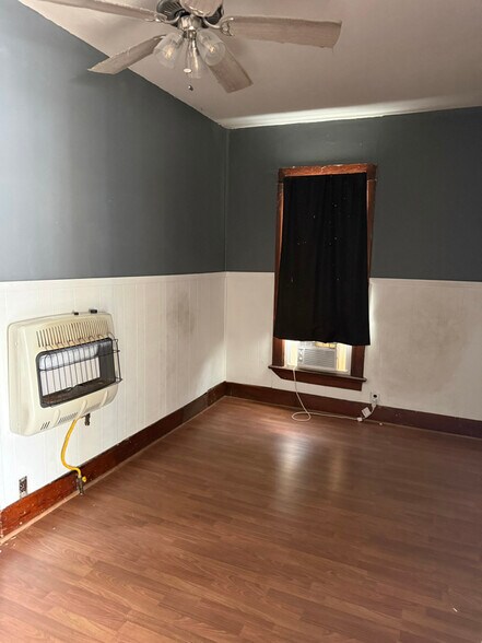 Building Photo - 407 W 4th St