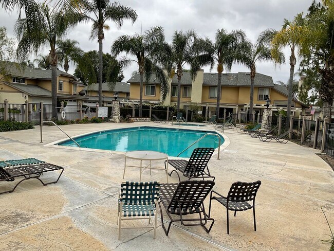 Building Photo - FOR LEASE 3 BEDROOM 2.5 BATH 2 Story Condo...