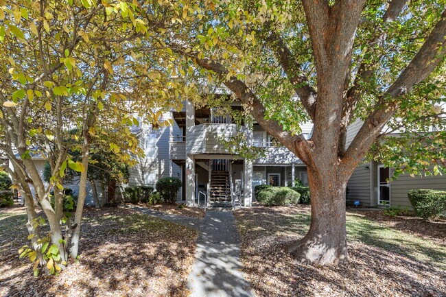 Building Photo - 2505 Stockbridge Dr