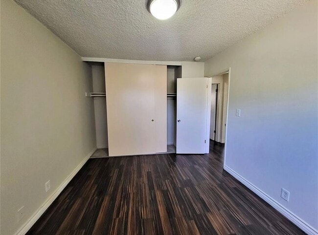 Building Photo - LB1702 (lease only)