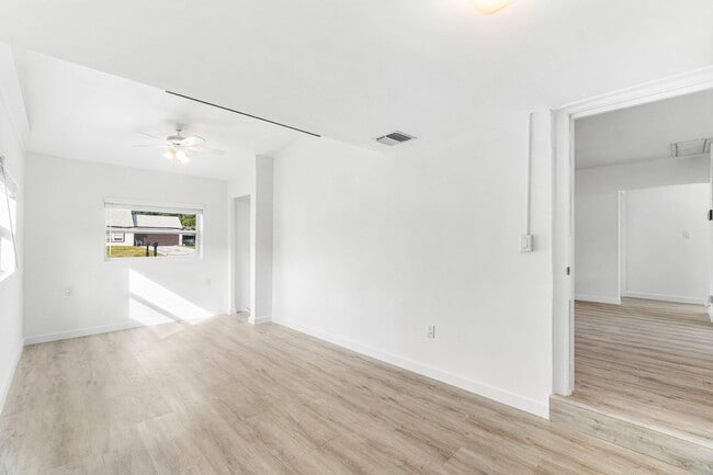 Building Photo - 5068 Sunrise Blvd