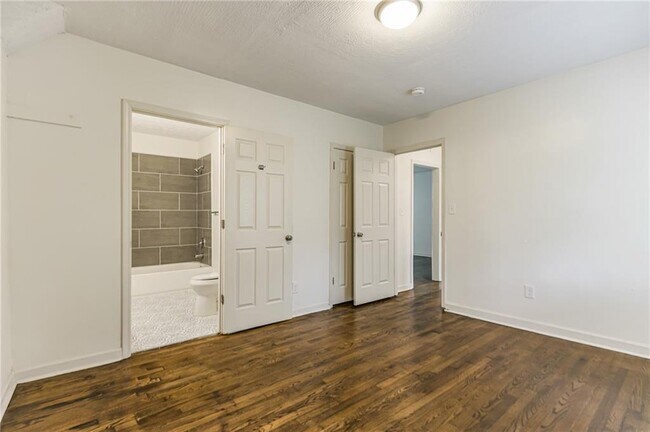 Building Photo - 937 Lawton St SW