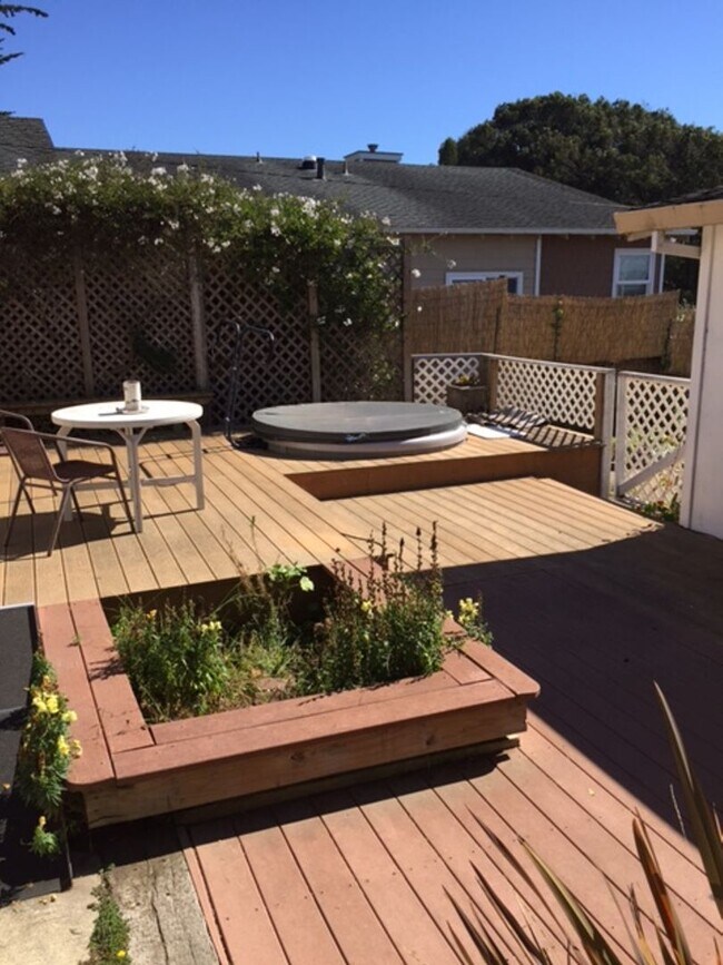 Building Photo - Boutique Studio with Beautiful Views in Bodega Bay