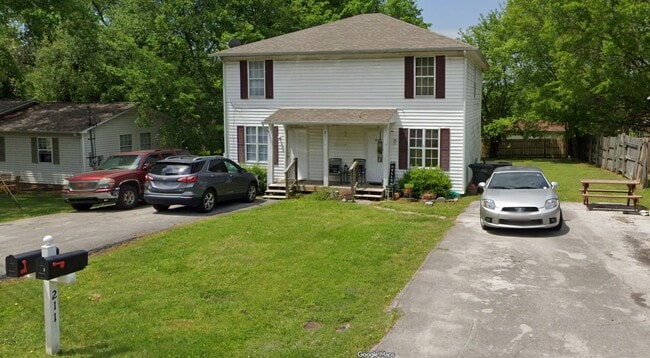 Building Photo - Three Bedroom, Two Level Duplex for Rent!
