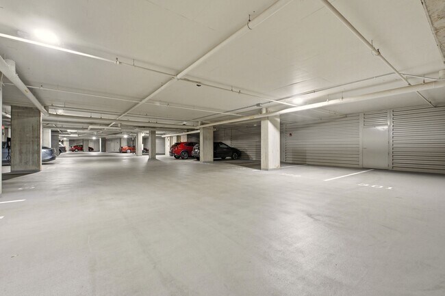 Building Photo - 6600 Seminary Woods Pl