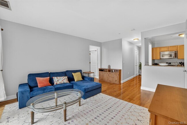 Building Photo - 543 Main St