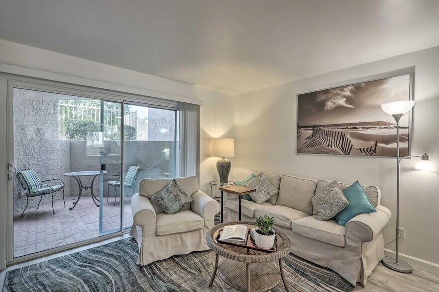 Building Photo - 7474 E Earll Dr