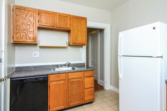 Building Photo - 305 E Ponce de Leon Ave