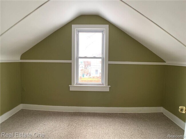 Building Photo - 3342 Buckingham Ave