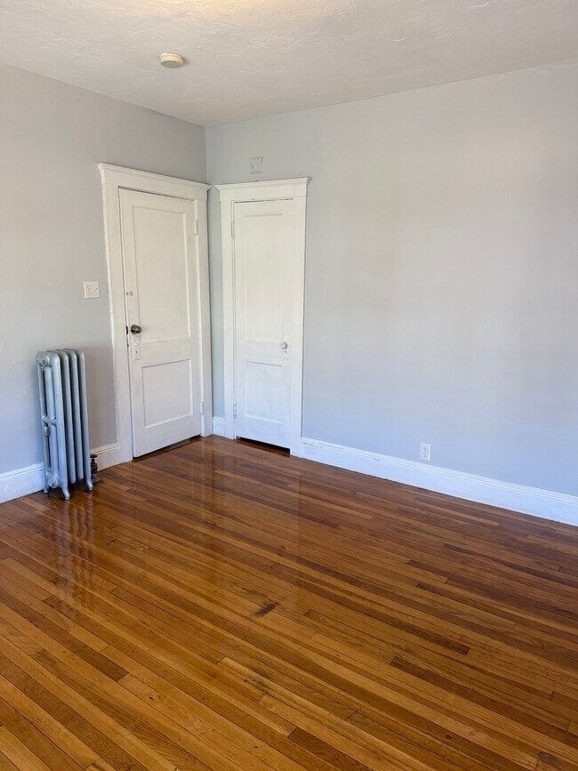 Building Photo - 120 Capen St