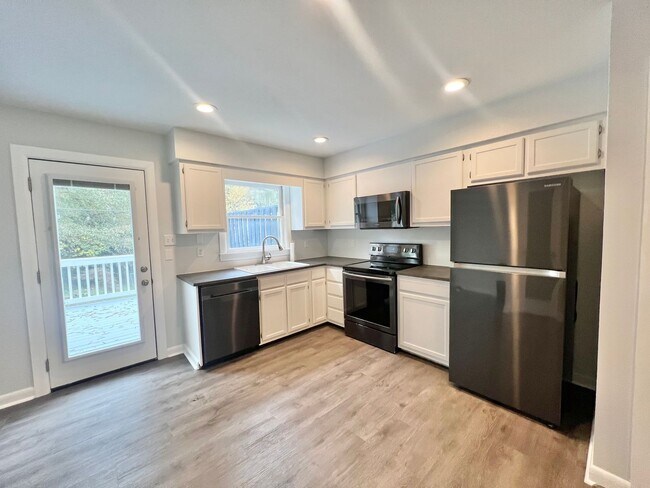 Building Photo - Newly Remodeled 2BD, 1.5BA Raleigh Townhome with a Fenced Backyard in a Prime Location