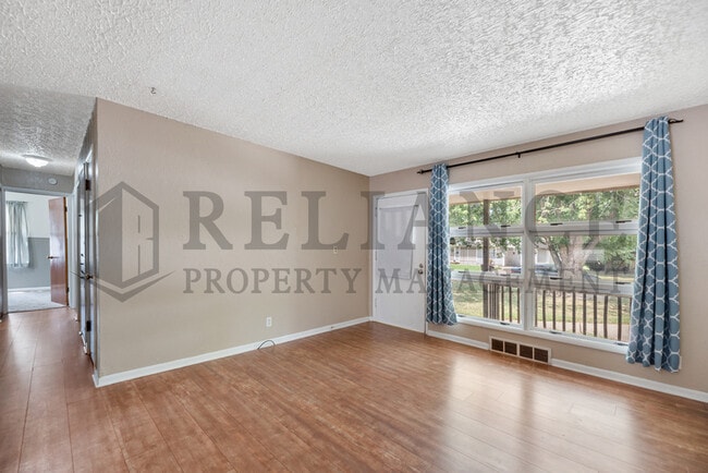 Building Photo - 4642 S vine Ave