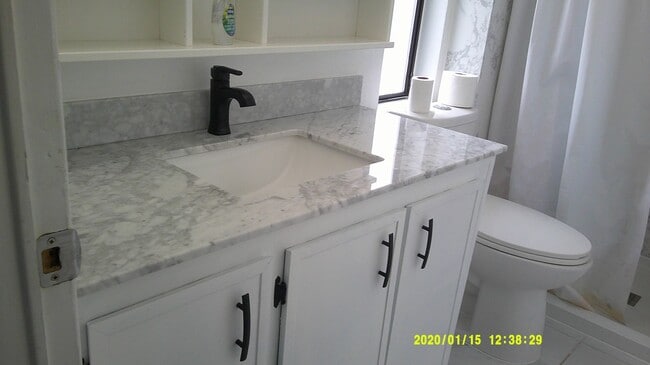 Building Photo - 945 Davis St