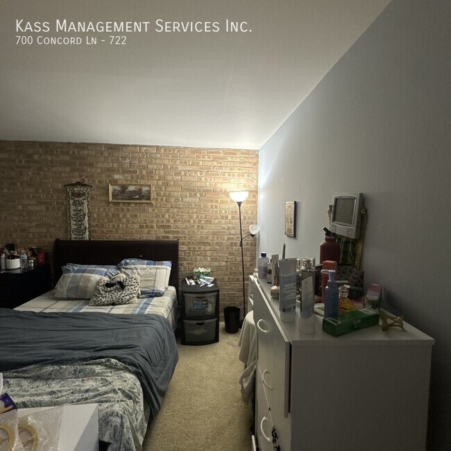 Building Photo - 700 Concord Ln