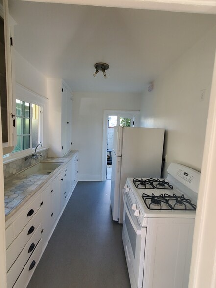 Building Photo - 2666 Cimarron St