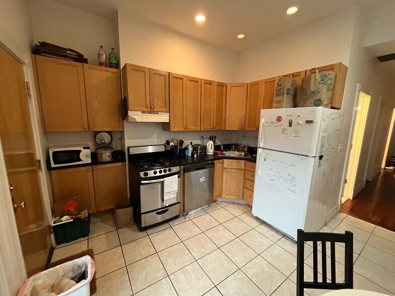 Building Photo - 1548 Tremont St