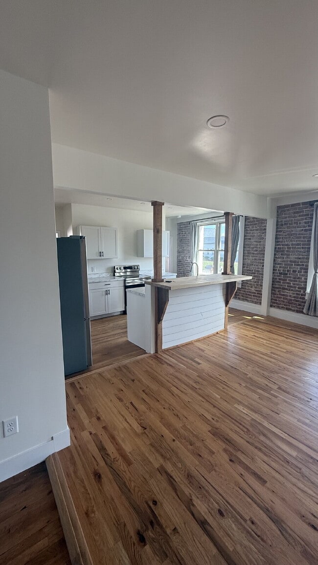 Building Photo - Cute, Convenient 2 bedroom, 1.5 bathroom apartment in the heart of Valdese!