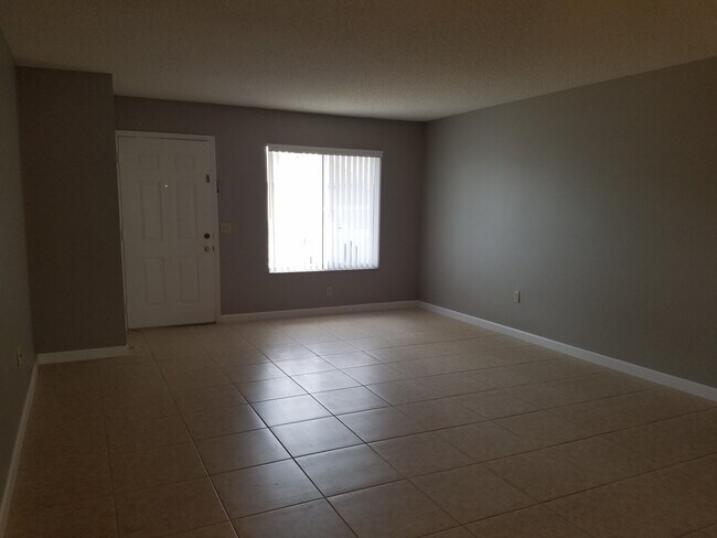 Building Photo - Spacious 2-Bedroom, 2-Bathroom Condo in Winter Haven