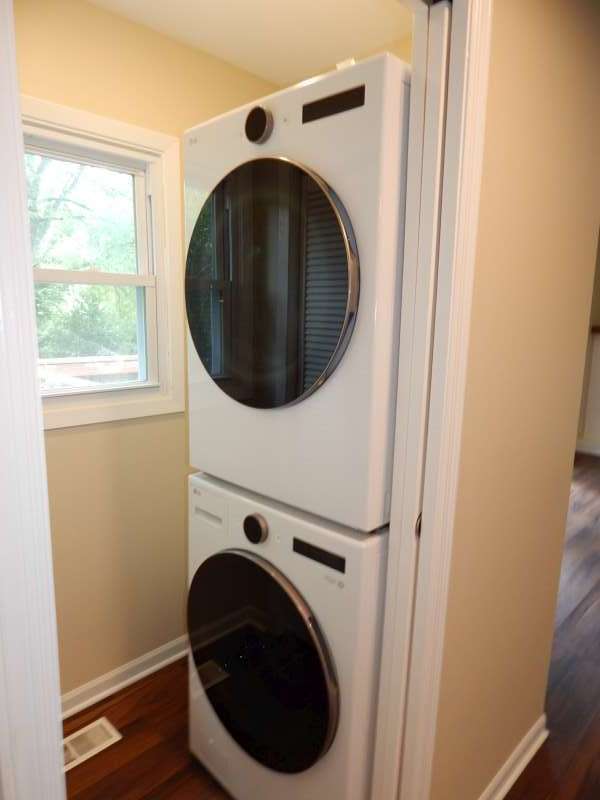 Building Photo - 2080 Springside Dr
