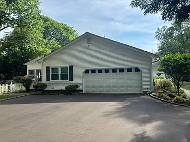 Building Photo - 288 Maplewood Rd