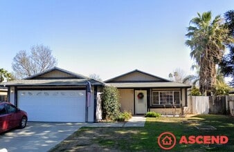 Building Photo - Charming home is Oildale!