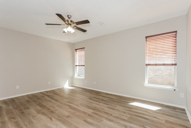 Building Photo - 7334 Tree Ridge Ct