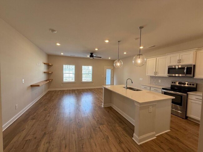 Building Photo - 5750 Dockside Dr