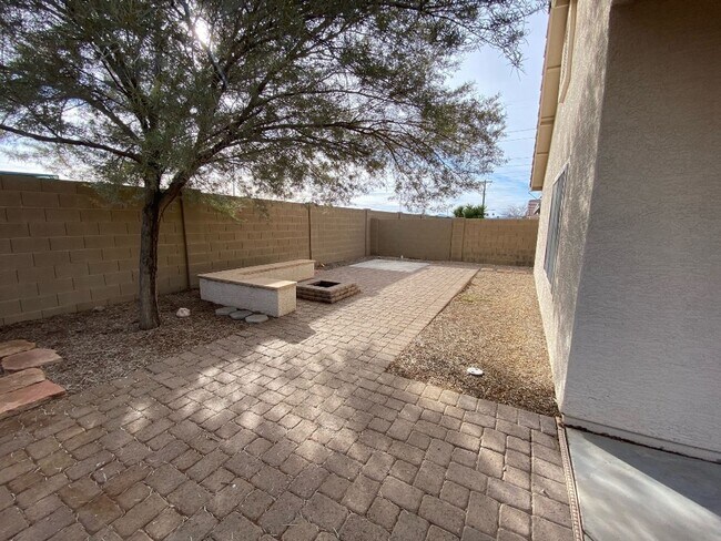 Building Photo - 11425 W Pinehollow Dr