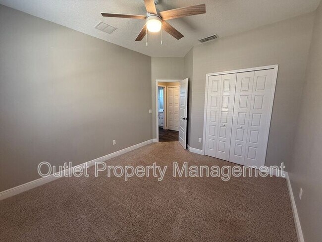 Building Photo - 926 Feather Dr