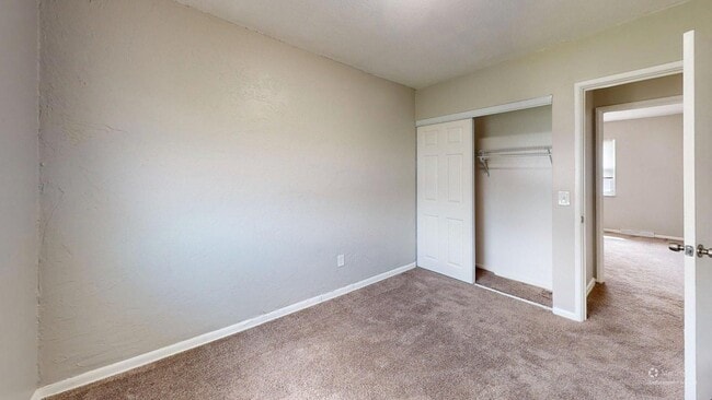 Building Photo - 630 Abbe Rd S
