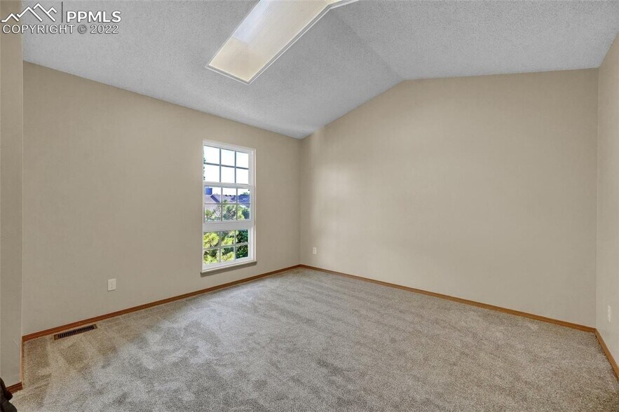 Building Photo - 3467 Queen Anne Way