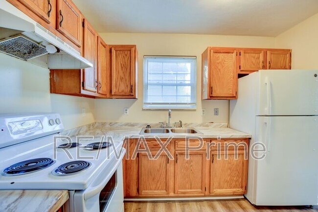 Building Photo - 409 Hunter St