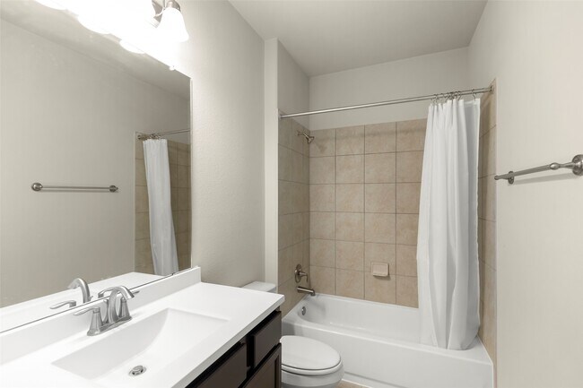 Building Photo - 1333 Red Hills Dr