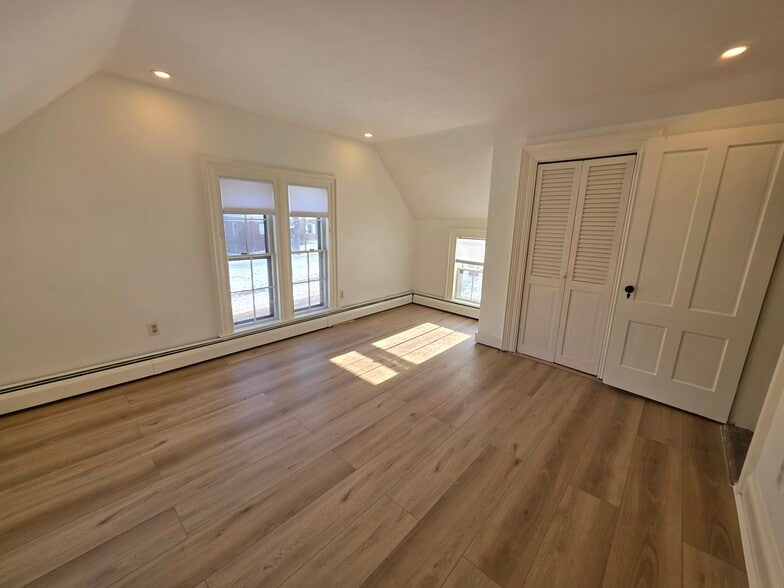 Building Photo - 21 Cleaves St