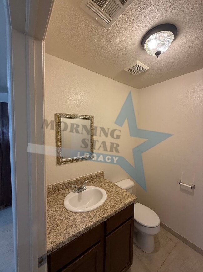 Building Photo - 2-Bedroom Townhome Apartment - Available Now!