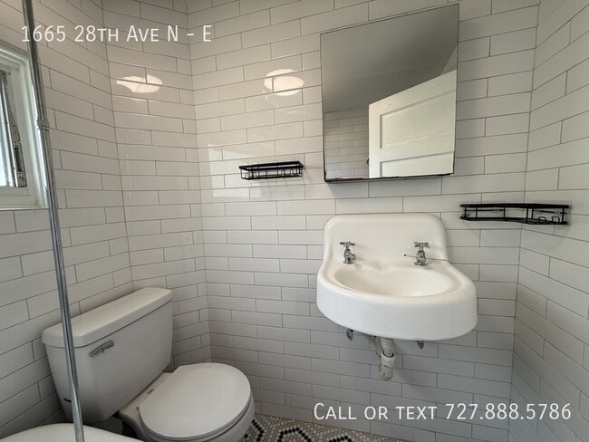 Building Photo - 1665 28th Ave N